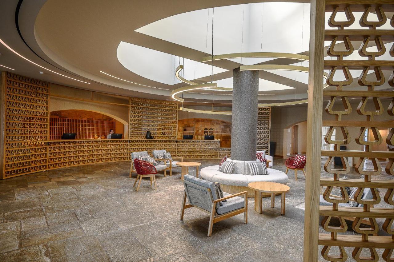 크레타 마리스 비치 리조트 헐소니소스 외부 사진 The lobby of the hotel